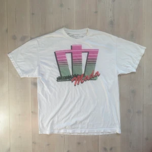 Vintage T-shirt - Vintage tisha från tidigt 00 tal/sent 90 tal. Skicket är 8/10 felfri bara lite urtvättad. Storlek XL men sitter mer som en L