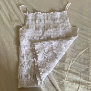 vit hm linne  - vit hm linne som jag har anvönt en gång. skriv till mig sp bestömmer vi priset tillsammans ❤️