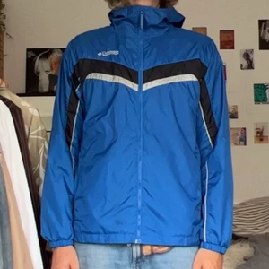 Columbia jacket - blue black and white columbia jacket, wind and water proof. nice 