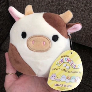 Squishmallows - En liten brun gullig ko