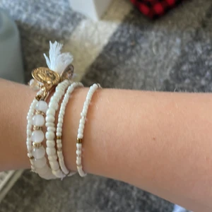 Armband - Säljer dessa skitsnygga armband då jag råka beställa fel,säljer för 40+ frakt