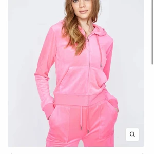 Neon juicy hoddie i storlek xs säljes - Rosa tjocktröjan från juciy, inte så använd. 