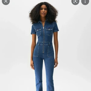 byxdress pull&bear stl S - Helt ny byxdress från pull&bear, liten i storleken. Ny pris 559kr mitt pris 450kr