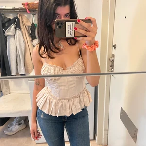 h&m topp - topp från h&m, aldrig använt i storlek 38 men sitter som 36 tycker jag, slutsåld 