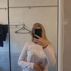 Rosa collegetröja  - Ljusrosa college från Bondelid i storlek XS. Normal passform och inget slitage.  Allt tvättas och stryks före leverans. 