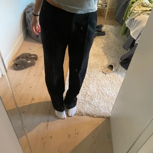 NA-KD kostymbyxor  - Säljer dessa fina kostymbyxor ifrån NA-KD i storlek 36. De är perfekt i längden på mig som är 167cm