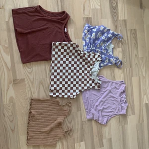 Toppar från Shein! - Alla från shein! Använda fåtal gånger! Ny skick. Alla är lite ribbade förutom den i mitten! Den i mitten är en tränings topp.50kr styck alla för 200kr 👍🏻 dem är stora för storleken 