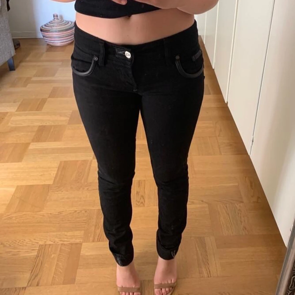 Svarta Armani jeans  - 91