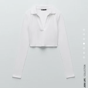 Zara Ribbad Tröja - ordinarie pris: 129kr en mycket fin oanvänd zara tröja perfekt till hösten! Pris: 100 inlk frakt🫶🏼
