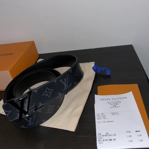 Louis Vuitton - Louis vuitton bälte Storlek 120 Köpt i stocholm på deras butik✅ Condition 8,5/10 ✅ Kan fraktas även mötas upp✅