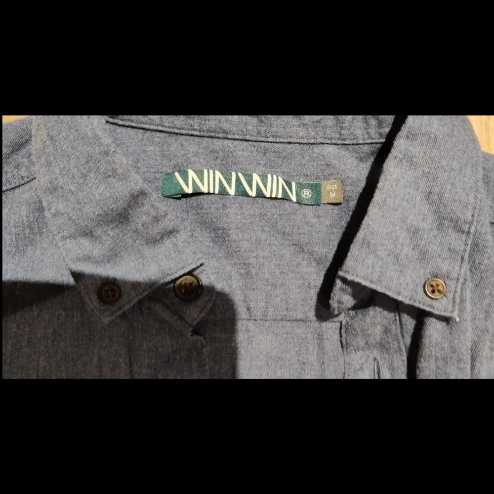 Sparsamt använd flannelskjorta från WinWin.. Skjortor.