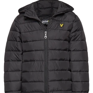 Lyle scott jack  - Säljer då min jackan för den då aldrig används som ny. Stolek är 8 till 9 år då jag är 150 o den är litte stor för mig 
