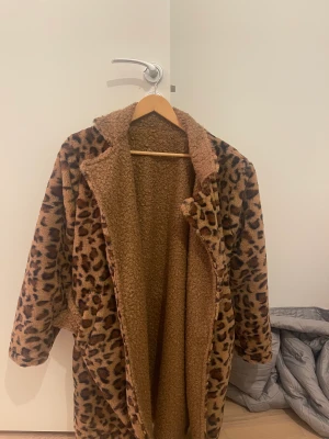 Teddy jacka  - En helt oanvänd teddy jacka 