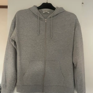 Grå kofta - (Tryck inte på köp nu) 