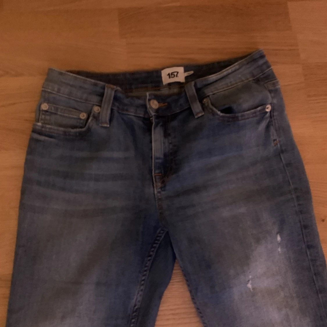 Ett par jeans. - 90