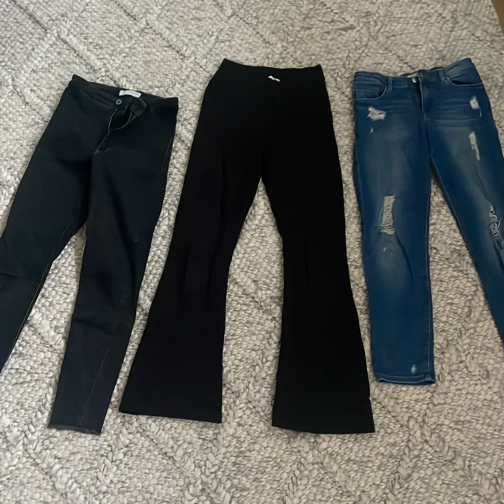 rensar min garderob! fina jeans och bootcut som ej kommer till användning längre! 3 för 200 1 för 80❤️(klicka ej på köp direkt kontakta mig först!). Jeans & Byxor.
