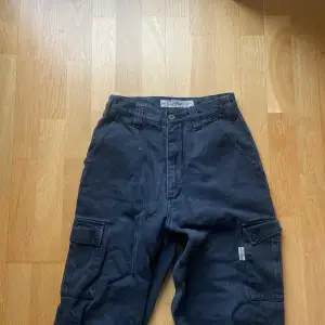 Svarta cargo jeans /carpenterbyxor :) passar inte mig längre tybärr
