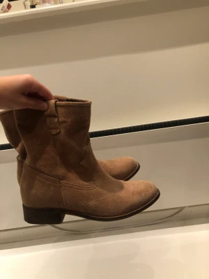 Cowboy boots - Säljer mina cowboy boots🧚🏻‍♂️älskar dom men får ingen användning för dem