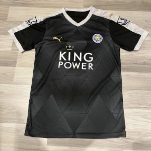 Leicester City tröja från 15/16 säsongen third kit