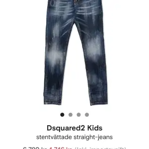 Säljer nu mina dsquared2 jeans då de inte kommer till användning. Använda 2-3 gånger. Köpta på farfetch för 4000kr Äkta! Kvitto finns 