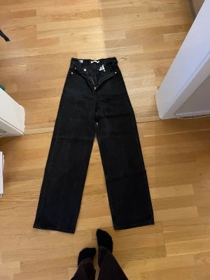 Levis jeans  - Svarta Levis jeans, väldigt sparsamt använda 