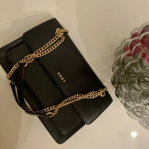 Dkny - Pris kan diskuteras 