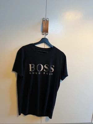 Hugo Boss t-shirt  - Hugo boss t-shirt ny skick 