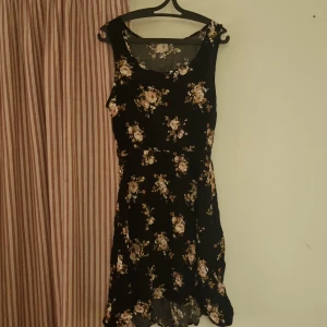 Klänning - Oanvänd så i nyskick!