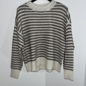 Stickad tröja från MSCH Copenhagen  - Stickad tröja från danska märket MSCH Copenhagen. Köpt på Nelly, nypris 899. Prislapp kvar, aldrig använd. Normal i storleken. 