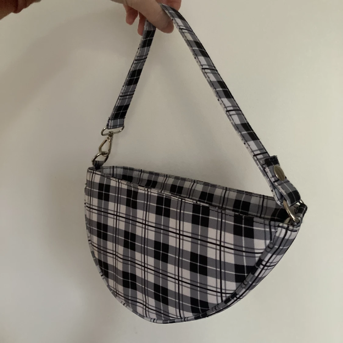 Asymmetrisk rutig handväska - 90