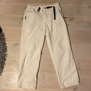 Vita Manchester byxor - Vit/beige Manchester byxor från HM