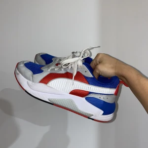Puma sneakers - Puma sneakers i modellen x ray. Lagom använda, fråga gärna om du vill ha fler bilder :) 