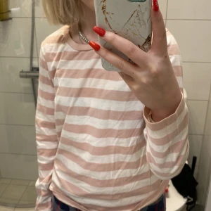 Långärmad  - En väldigt skön randig långärmad tröja från lager 157. Jag använder den aldig längre. 