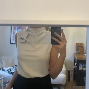 Vit blus - Snygg oanvänd blus från Zara! 