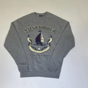 Grå sweatshirt  - Grå saint-tropez sweatshirt Skick: 10/10✅