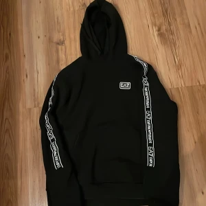 Armani ea7 tröja - Storlek M men passar också S