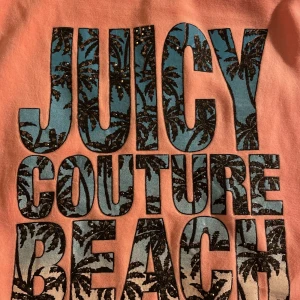 Rosa/Orange Juicy tröja - Intressekoll på min Rosa/Oranga juicy couture hoodie i den gamla modellen med jättefint tryck på ryggen storlek ungefär S/XS💗🧡