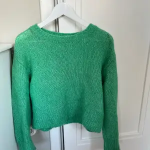 Grön stickad tröja från hm😊(andra bilden är lånad)