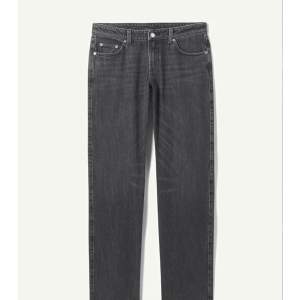 Jättesnygga och sköna jeans från weekday. Är i modellen Arrow Low Straight Jeans.