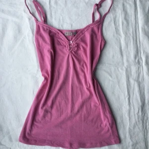 Linne - Rosa söt linne med reglerbara axelband, passar till xs-s