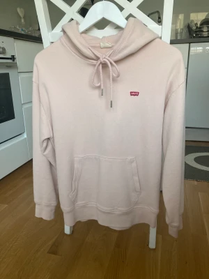 JÄTTE FIN LEWIS TRÖJA - Säljer min Fina Lewis Tröja Som ny! Nypris 799kr Mitt pris 400