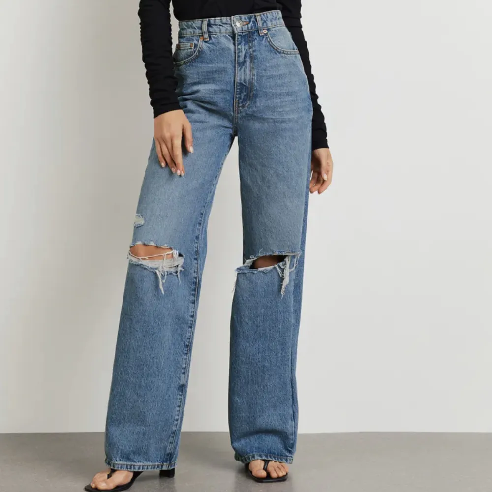 Slutsålt på hemsidan.  Mycket fina jeans, aldrig använda då de är för långa för mig . Jeans & Byxor.
