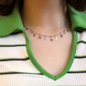 Halsband  - Säljer mitt superfina stjärnhalsband från Beandy Melville! Köpt i USA och i jättebra skick! 