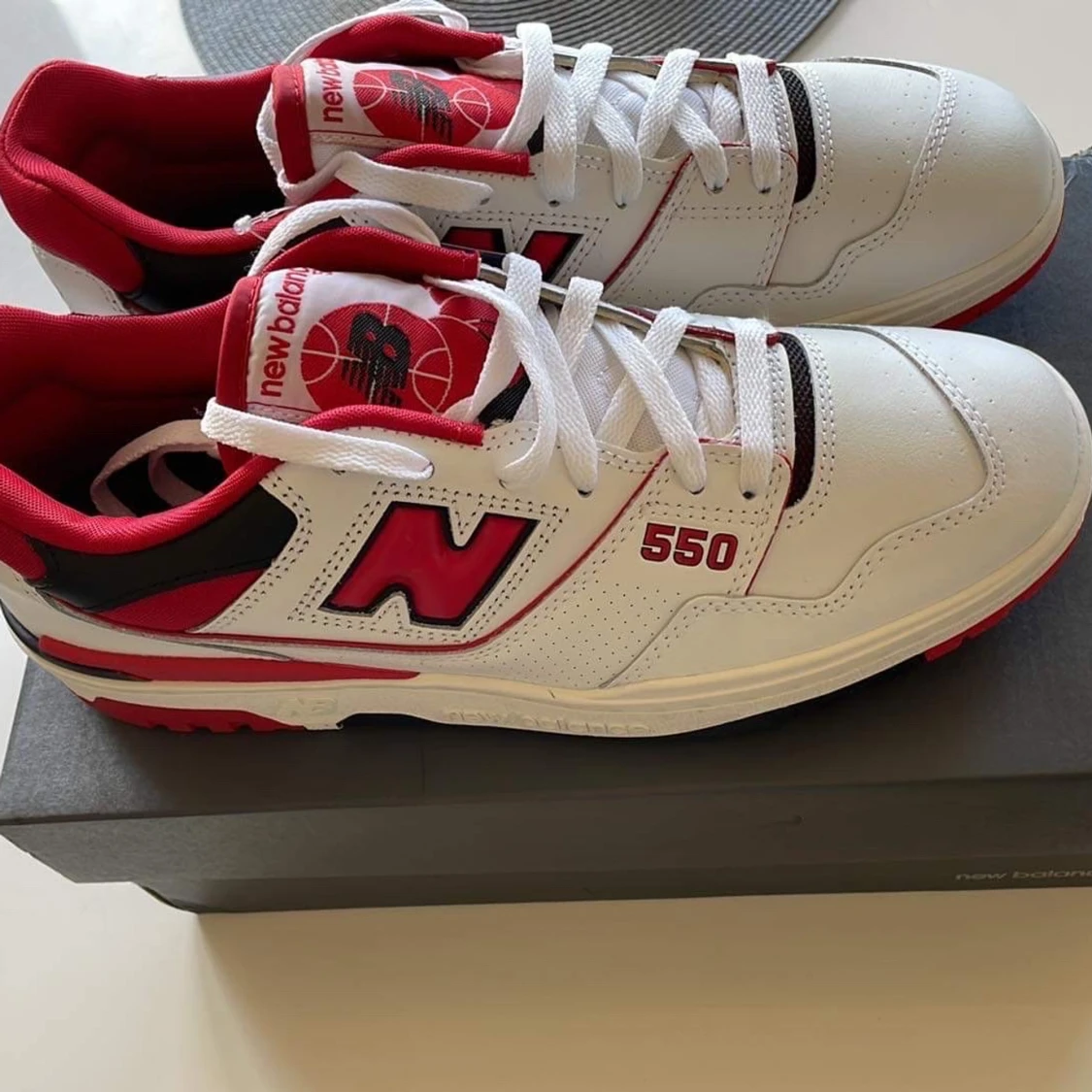 New Balance 550 röd vit - 90