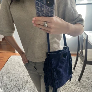 Maje liknande väska🤍 - Säljer min så fina maje liknande väska som är köpt på en marknad i Spanien, oanvänd och inga defekter i helt nyskick🤍