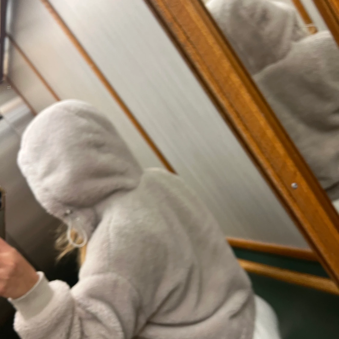 Säljer en jack/kofta med päls - 90