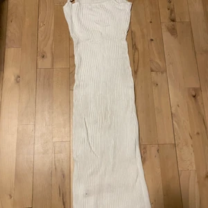 Vit lång tight klänning  - 🎀🎀🎀