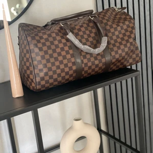 Helt ny väska - Louise Vuitton