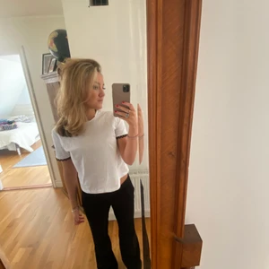 Lågmidjade kostymbyxor  - Lågmidjade kostymbyxor från zara, lite långa vid fötterna (är 166cm)