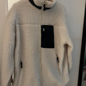 Pilejacka - Supermysig pile/teddyjacka från HM. Använd 1 gång. 